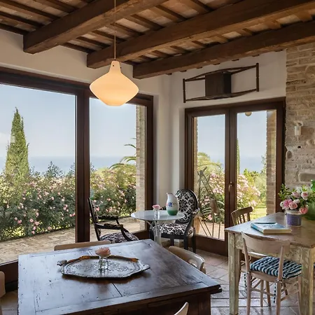 Cri Cri Di Charme Bed & Breakfast 4*